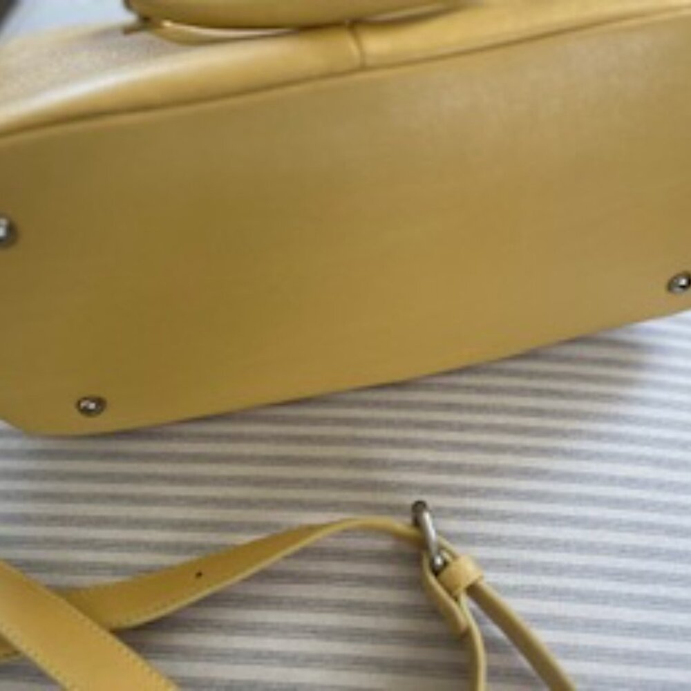 Beautiful Butter-Yellow Tote Purse – Spring/Summer Essential - Picture 5 of 6